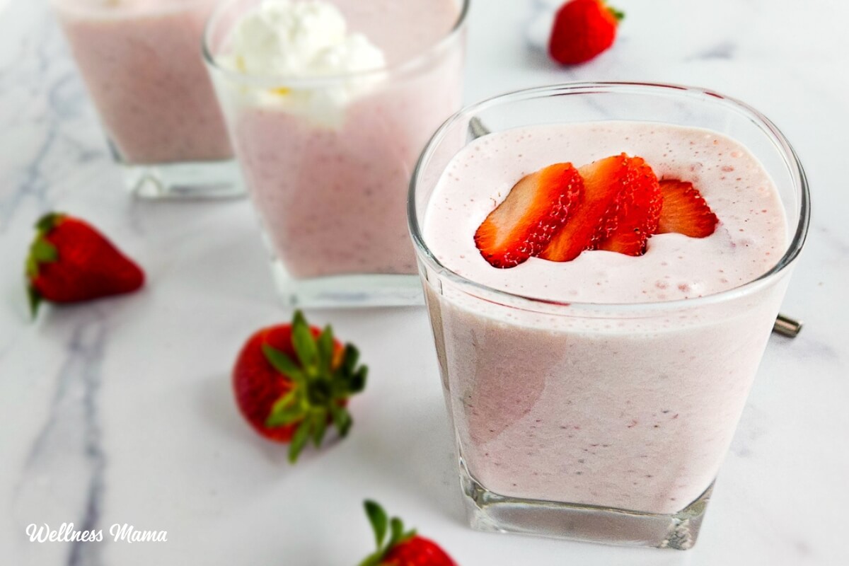 Strawberry Cheesecake Smoothie (With a Secret Ingredient)