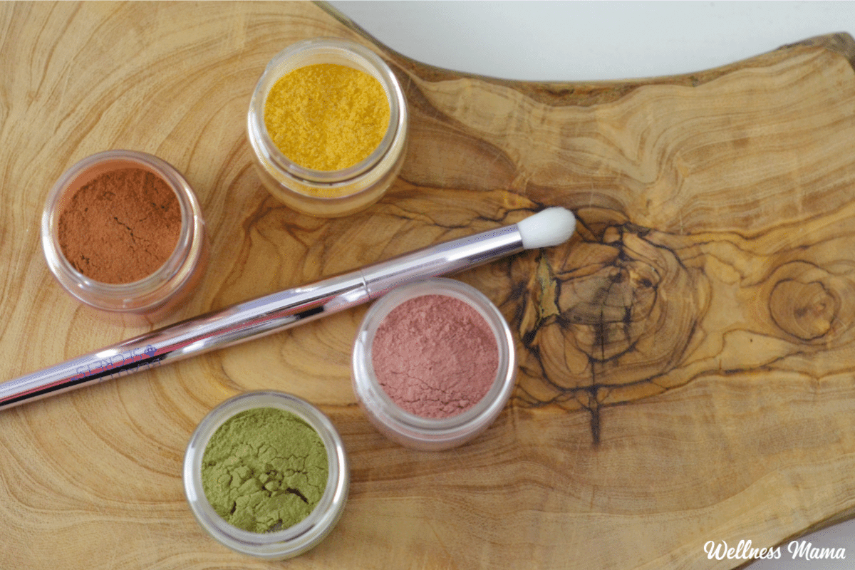 How to Make Eyeshadow From Natural Ingredients